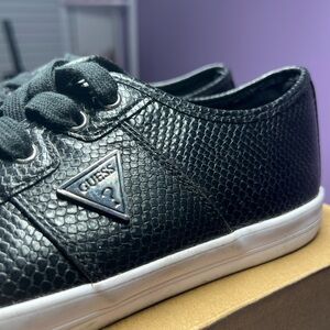 GUESS Men's Textured Black Sneakers